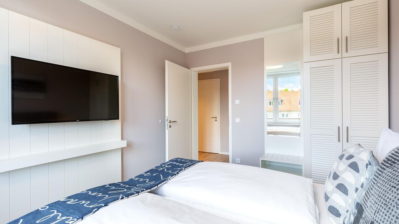 Schlafzimmer "2" mit Boxspringbett und Kleiderschrank Schlafzimmer "2" mit Boxspringbett und Kleiderschrank